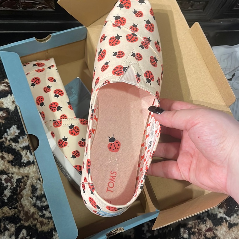 NWT Womens Toms Ladybug Pink Size 11 Shoes